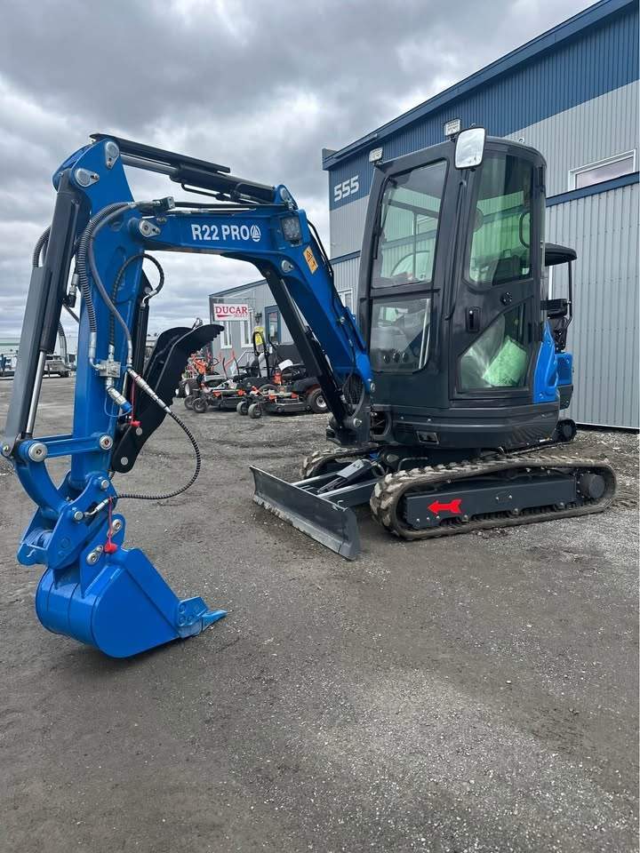 Cabine Moteur Kubota Commande pilote Chenille rétractable Cabine Pouce hydraulique Bucket à dent (Godet) Attache rapide hydraulique Flèche pivotante Chenille de caoutchouc Climatisation   $36.629,00
