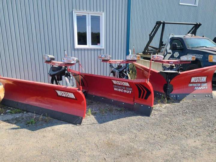 Accessoires de déneigement lourds Estrie